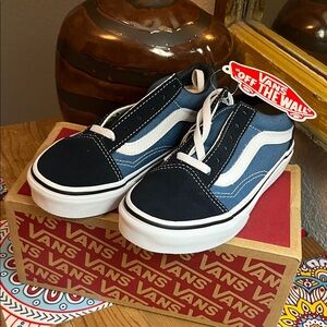 NEW Vans Kids Old Skool Navy and White Sneakers. Size 12.5